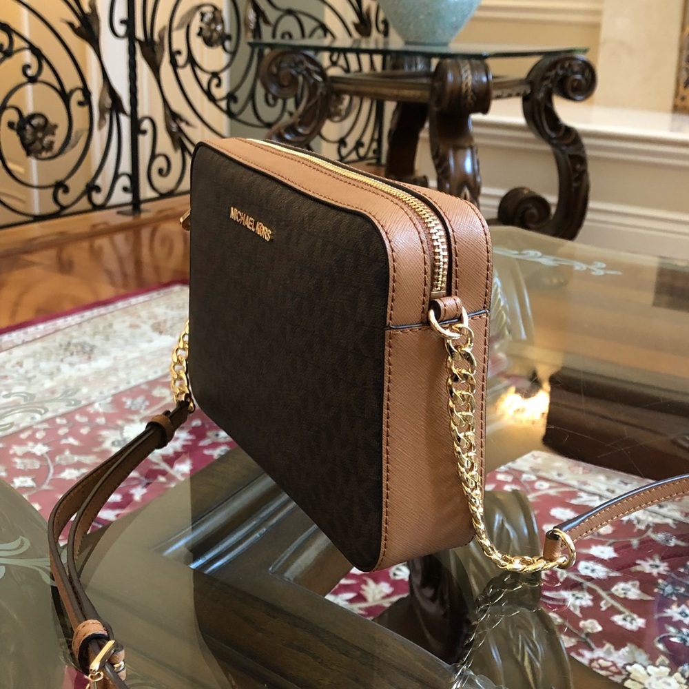 2pcs NWT michael Kors large crossbody&wallet set - Picture 6 of 8
